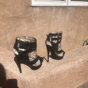 L.A.M.B. GWEN STEFANI GRAY SUEDE LEATHER ANIMAL PRINT &  LEATHER BUCKLE BOOTIES